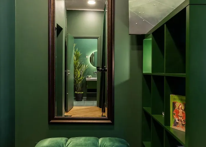 Skunu 6 Elegant In Old Town