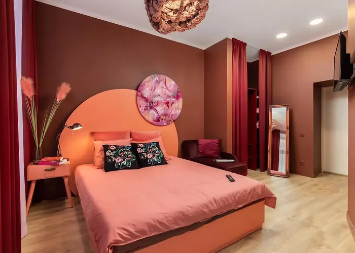 Skunu 6 Elegant In Old Town