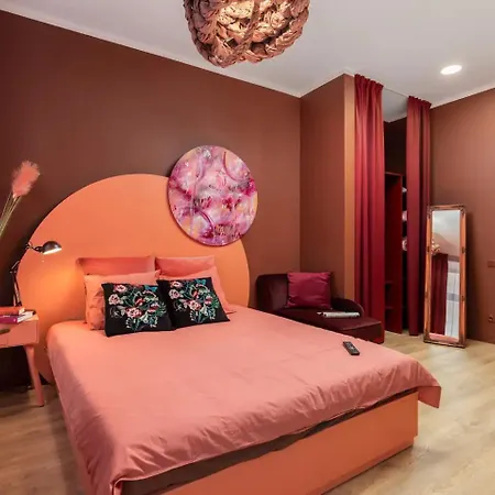 Skunu 6 Elegant In Old Town